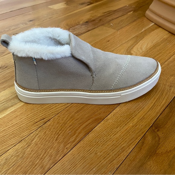 Toms Shoes - New in box TOMS paxton lined shoe